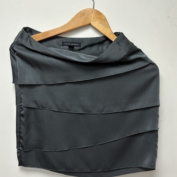 Banana Republic Petite gray mini skirt with ruffles RN54023, Size 0 Petite - Picture 5 of 6